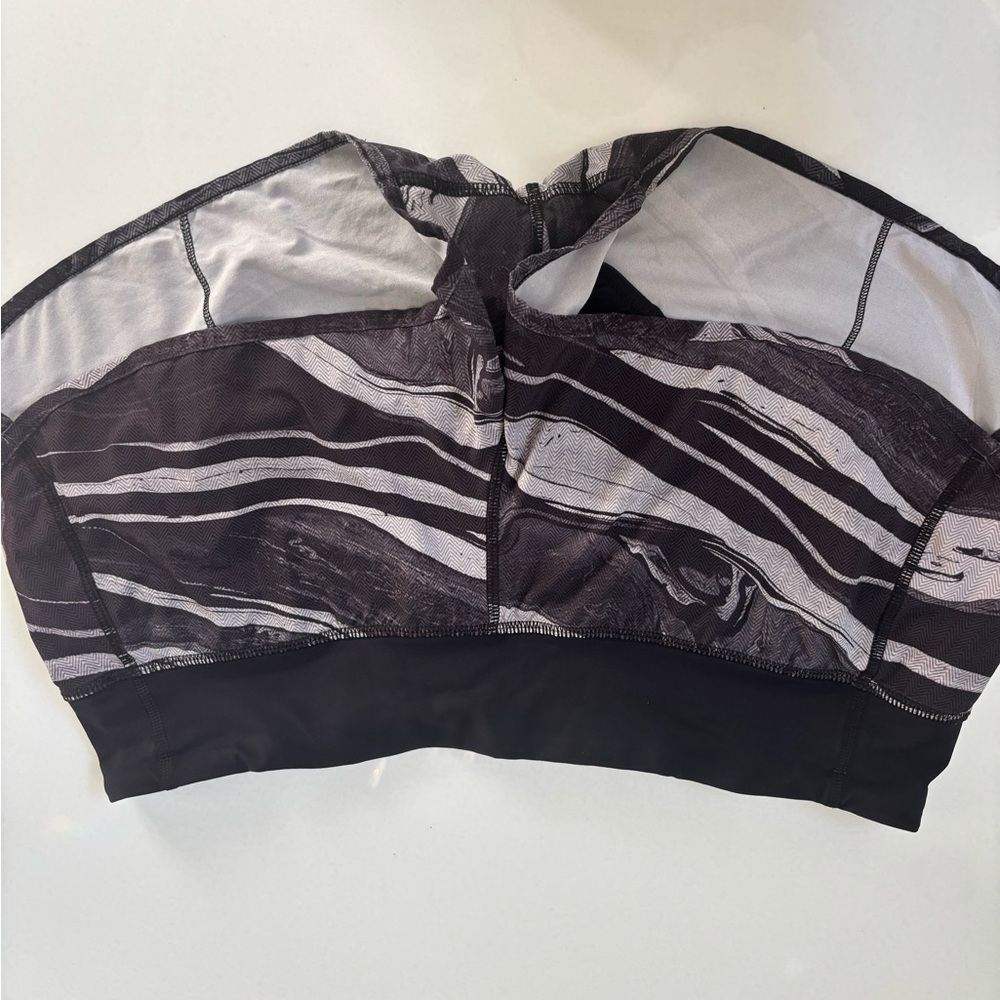 Lululemon Athletica Black and Gray speed ups size 10 2.5 inch great condition